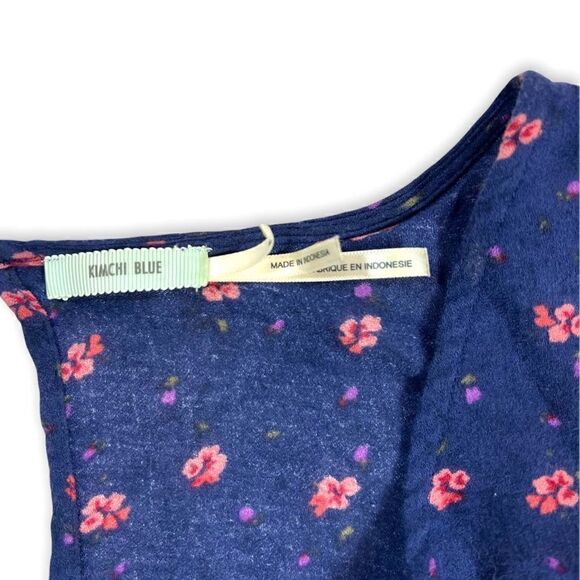 👗 UO Kimchi Blue Isabella Smocked Mini Floral Dress Navy Blue M - Picture 3 of 8